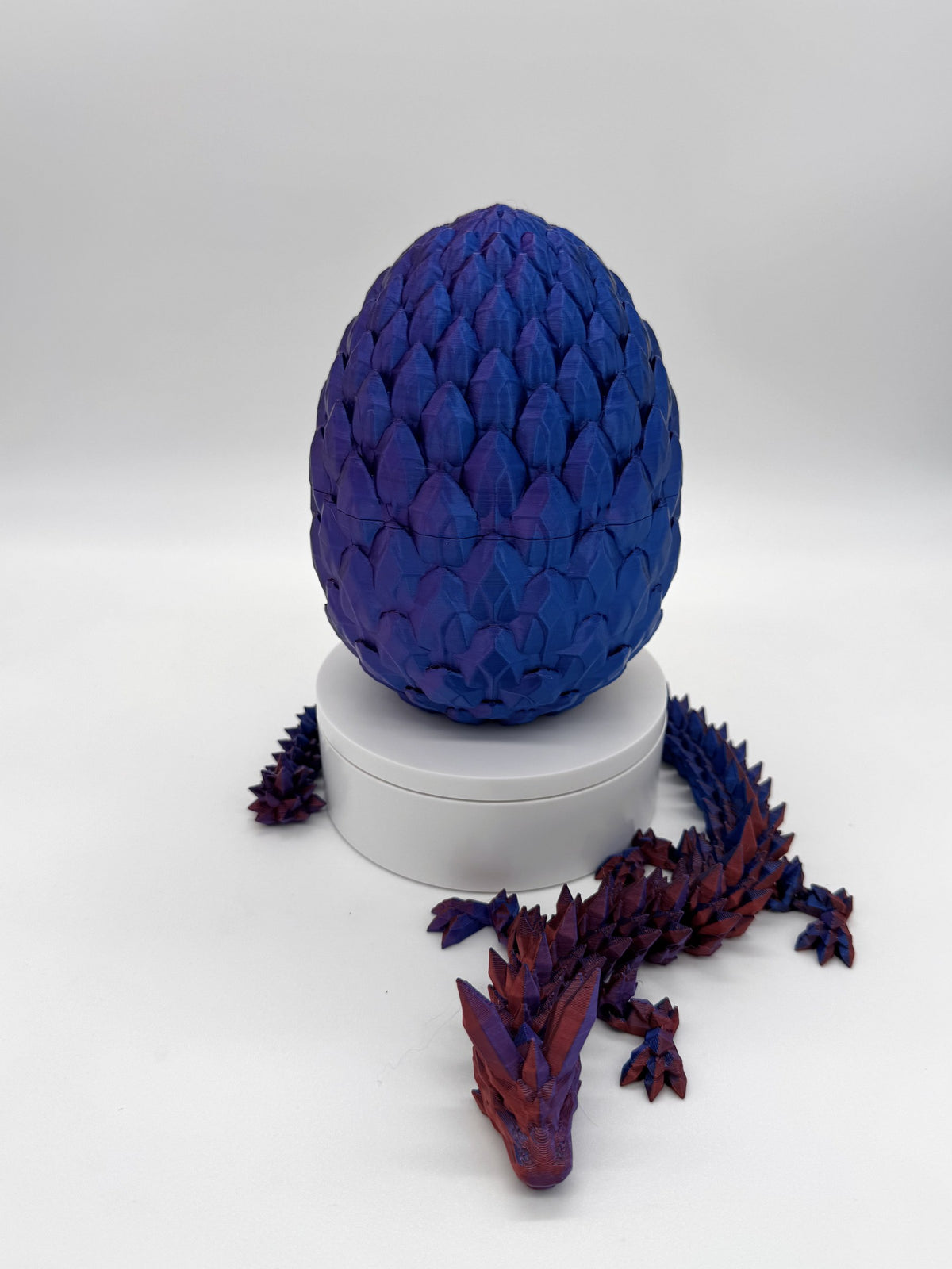 Drago di cristallo snodabile Notte, blu e viola, con il suo uovo